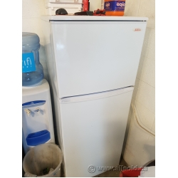 White Sunbeam 10cu ft Refrigerator/Freezer Fridge